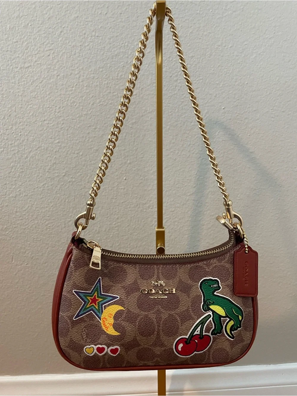 Coach CW321 Teri Mini Rexy Sticker Signature Crossbody Gold Chain Tan Multi